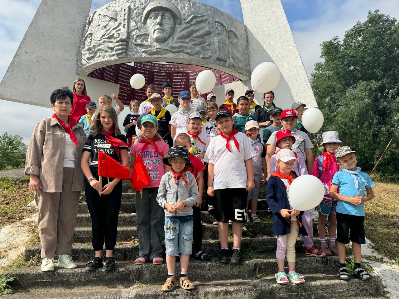 ДЕНЬ ПАМЯТИ И СКОРБИ В ПРИШКОЛЬНОМ ЛАГЕРЕ  «Затейник».