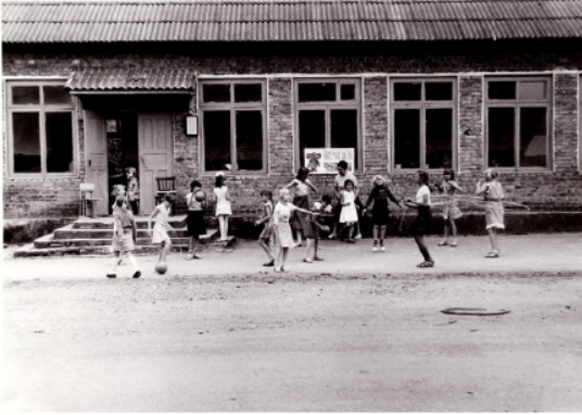 Первое здание средней школы. Фото 1955 года