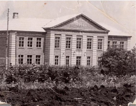 Здание средней школы. 1959 год.